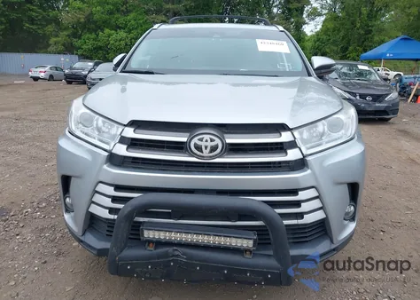 2018 Toyota Highlander Xle z USA, uszkodzony, nr VIN 5TDJZRFH9JS554891